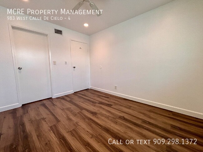 Building Photo - 983 W Calle De Cielo