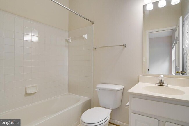 Building Photo - 6490 Tayack Pl