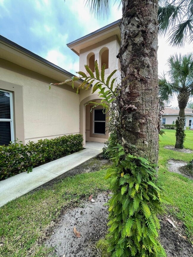 Building Photo - 1833 Pelican Dr