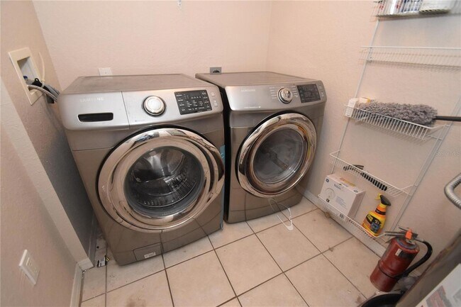 Building Photo - 4178 Central Sarasota Pkwy