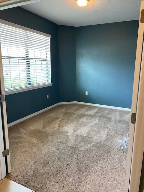 Building Photo - 610 Silverthorn Pl