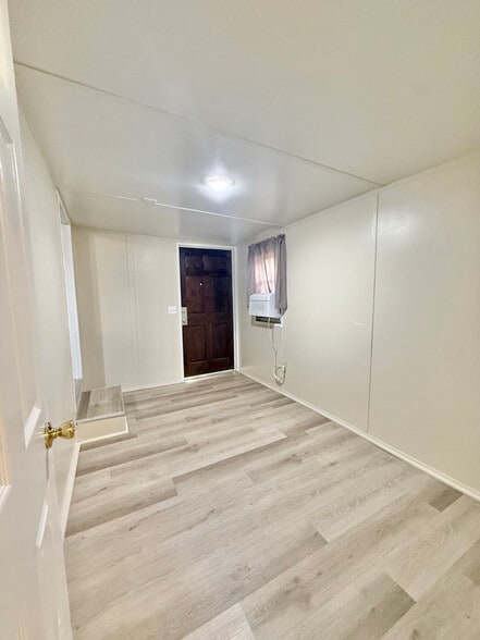 Building Photo - 910 Polk St