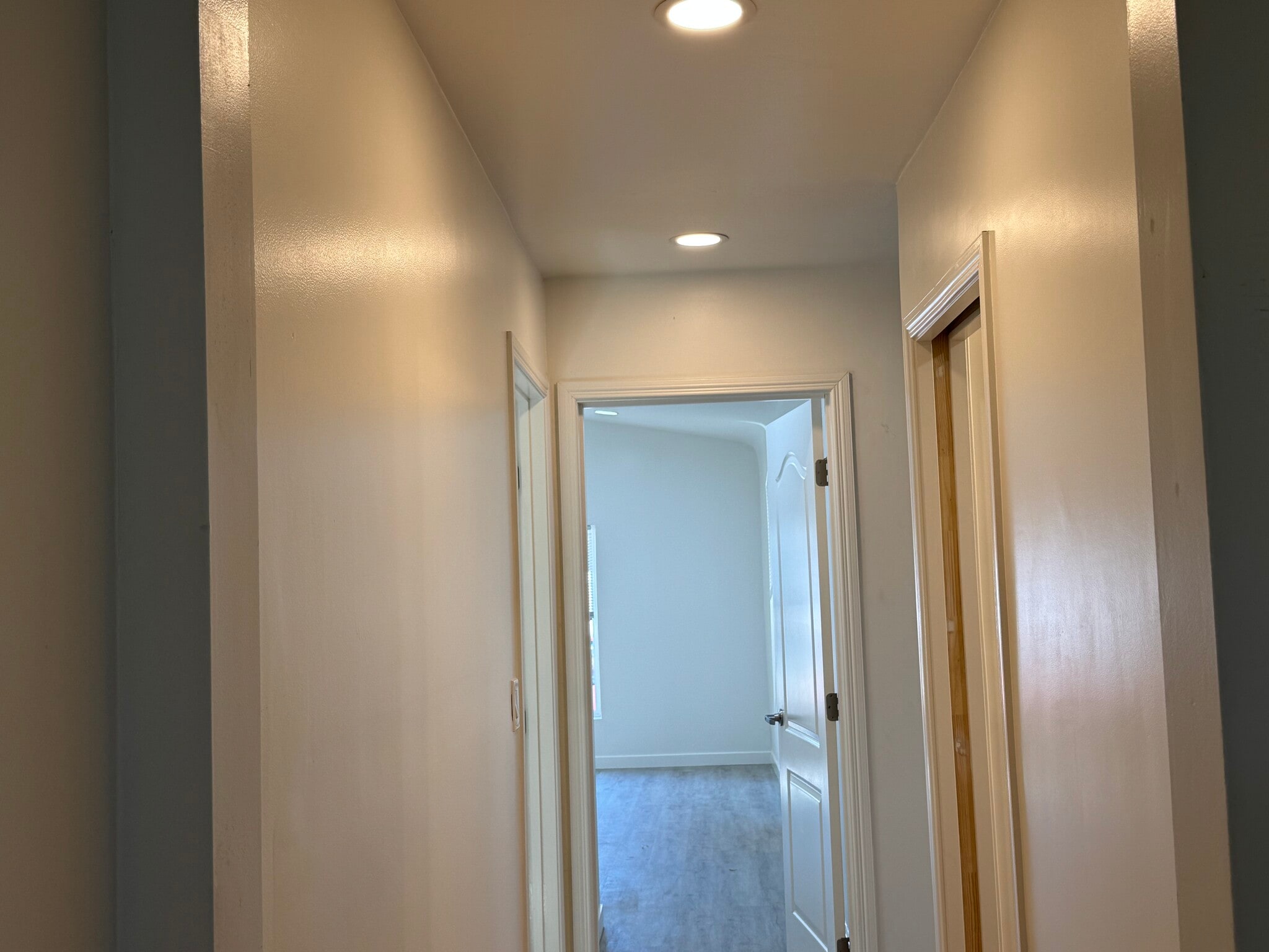 Wide hall ways - 2820 Vineyard Ave