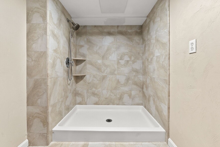 Building Photo - 40 Avon St