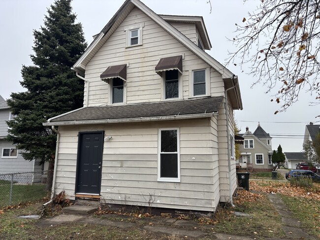 Building Photo - 621 Greenfield Ave SW