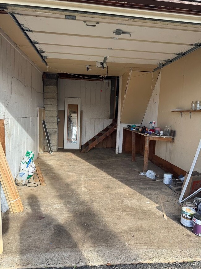 Building Photo - Myrtle Creek 2-Bedroom Home with Garage