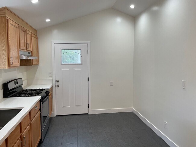 Building Photo - Lovely 1 Bedroom 1 Bath Unit in Prime Echo Park