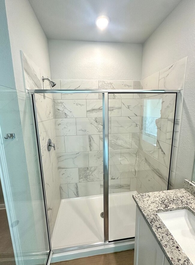 Building Photo - Luxury 2-Story, 4-Bed/ 2.5-Bath Duplex in ...