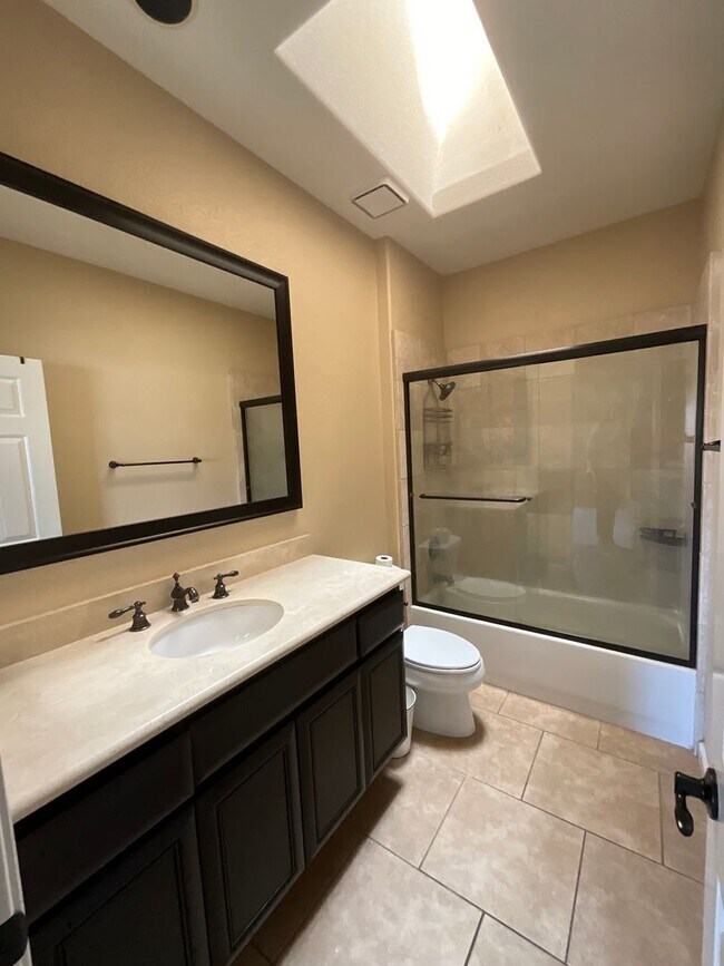 Building Photo - Pool home in Palm Desert