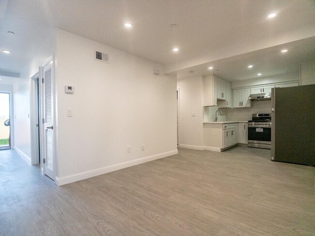 Building Photo - 38 Miriam St