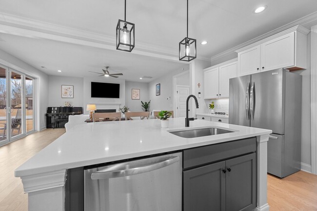 Building Photo - Exquisite 4 Bedroom/4 bath home in the Wyn...
