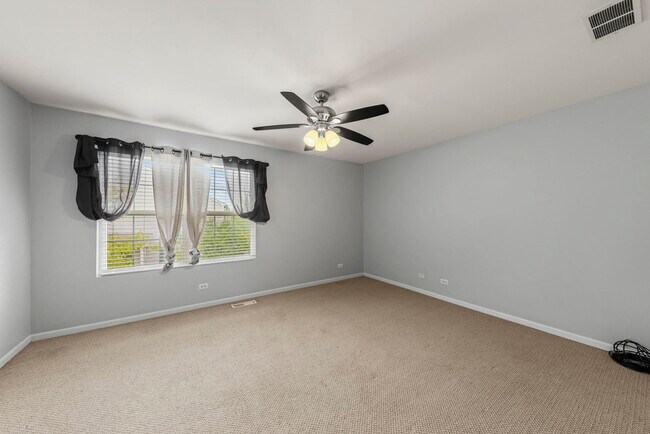 Building Photo - 129 Springbrook Trail S