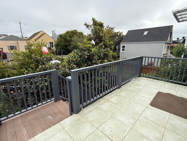 Building Photo - 882