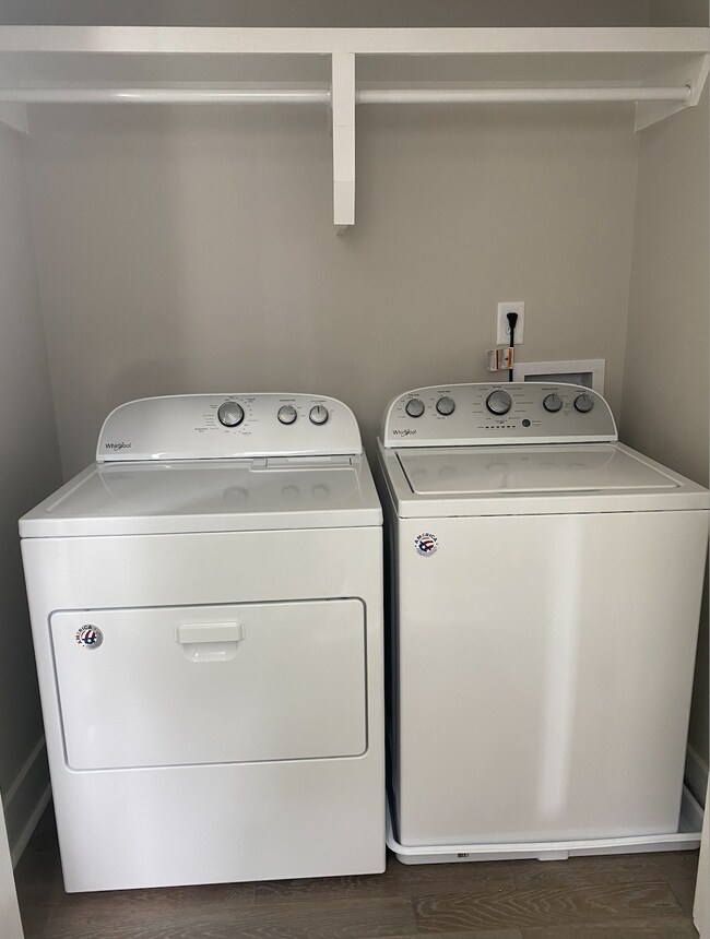 Building Photo - 1001 Thomas Ave