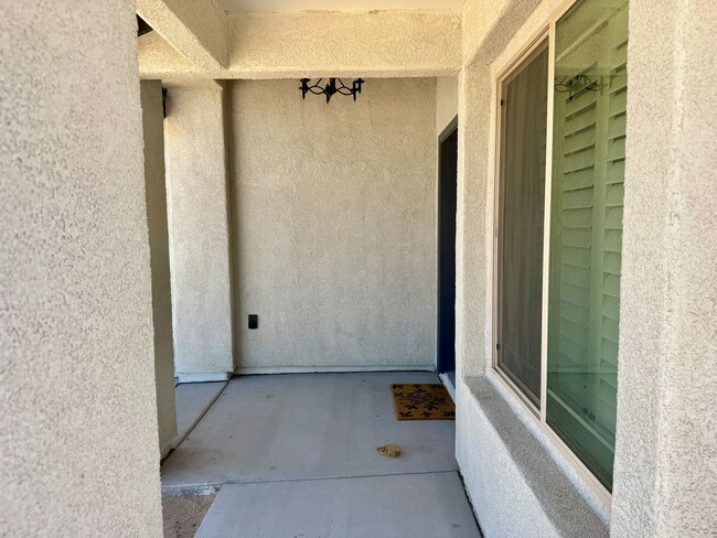Building Photo - Three Bedroom Two Bath San Luis Home in Lo...