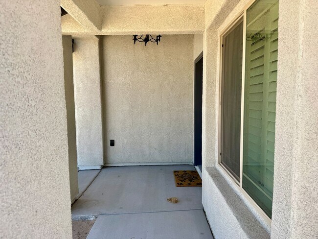 Building Photo - Three Bedroom Two Bath San Luis Home in Los Mezsquites