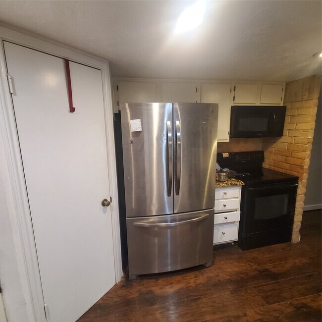 Building Photo - 726 Country Pl Dr