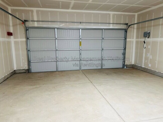 Building Photo - 1477 Las Rosas Ave