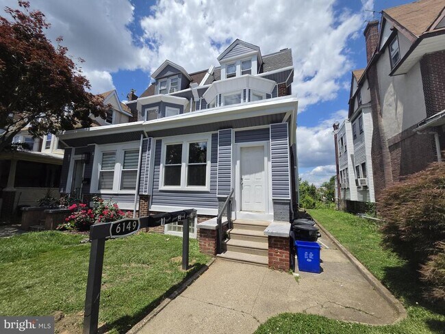 Building Photo - 6149 W Columbia Ave
