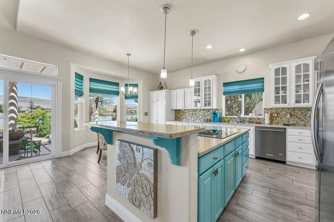 Building Photo - 7330 Island Queen Dr