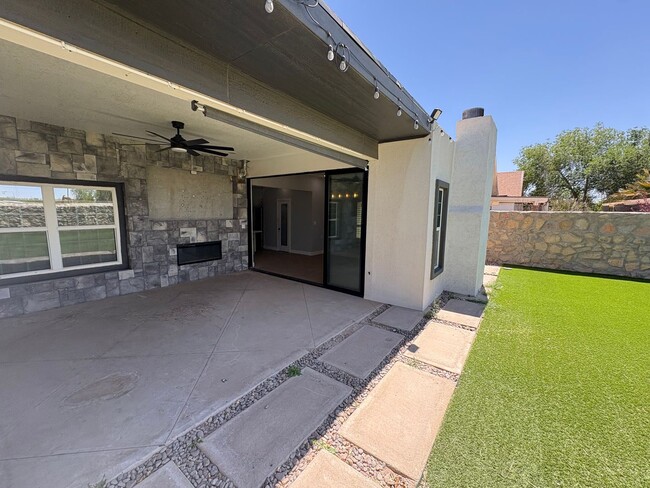 Building Photo - Home for rent in Socorro