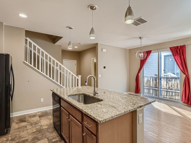 Building Photo - Lovely 3 Bedroom 2.5 Bath in Parker!