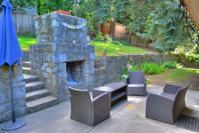 Building Photo - **COMING SOON**Stunning Mid Century Rancher