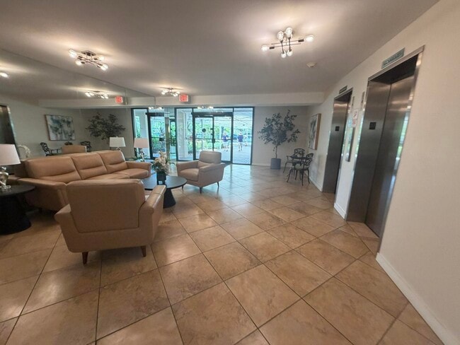 Building Photo - 3800 Oaks Clubhouse Dr