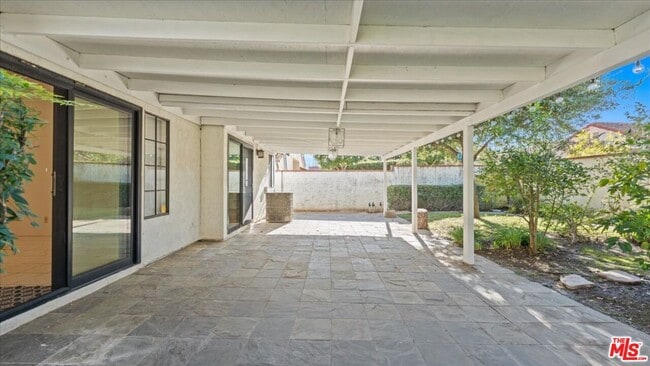 Building Photo - 409 Beverly Dr