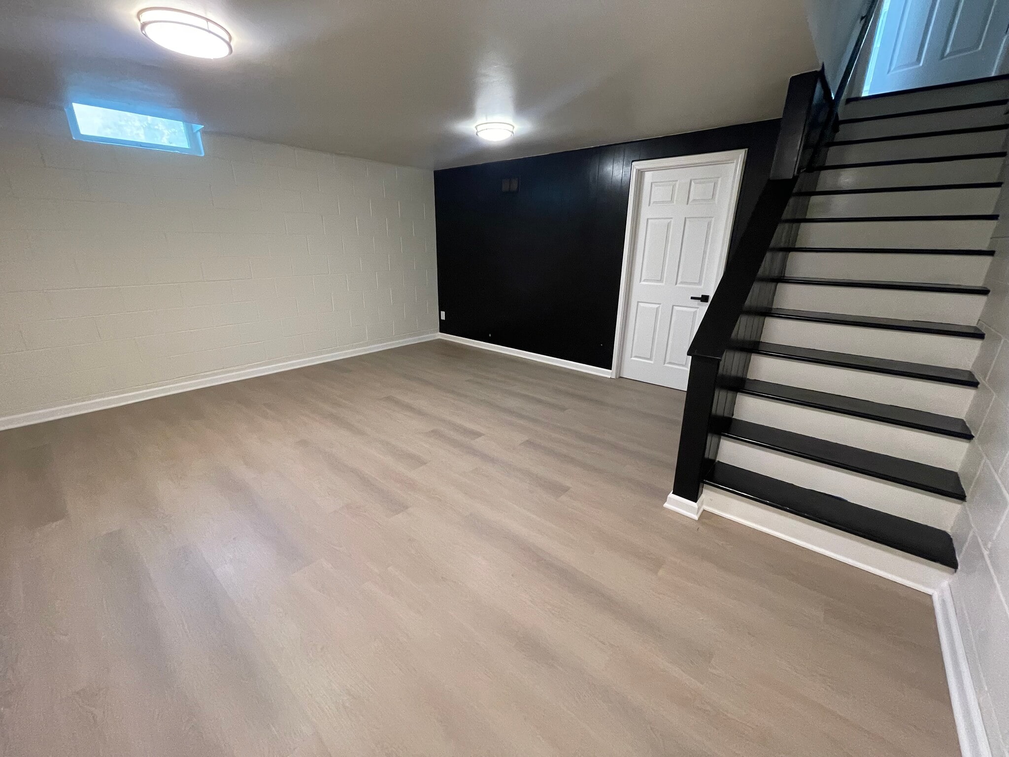 Building Photo - 5910 Teakwood Dr