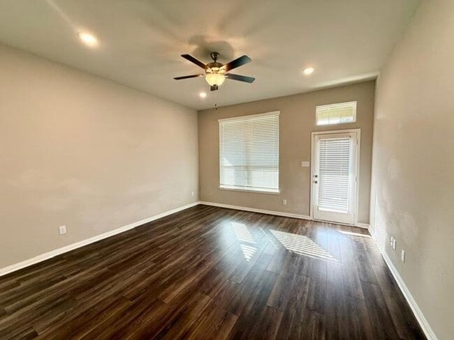 Building Photo - 4/3 house in Midway ISD.