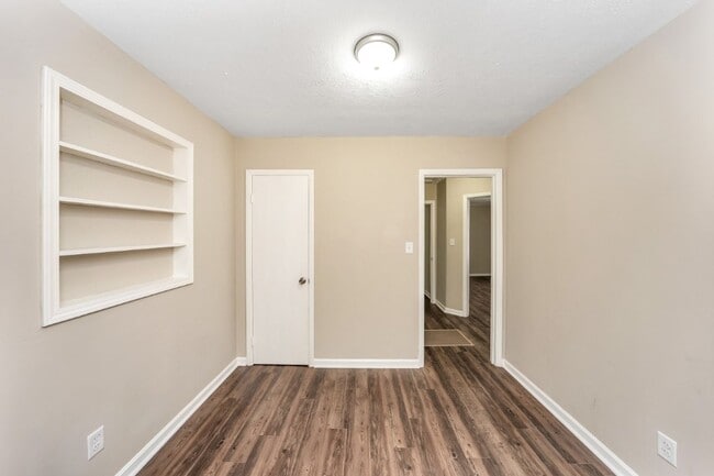 Building Photo - Renovated 4 BR Home- Move In Ready!