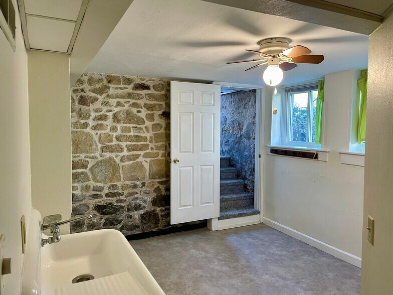 Building Photo - 1326 Vilas Ave