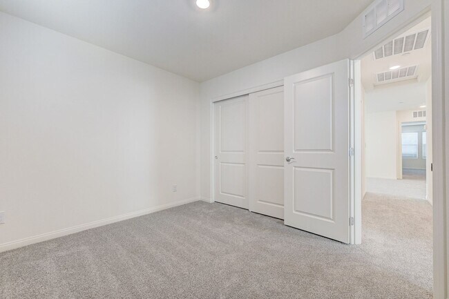 Building Photo - Newly Built 4 bedrooms in Cadence
