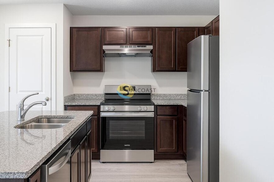 Building Photo - 6473 Sweetbay Ln