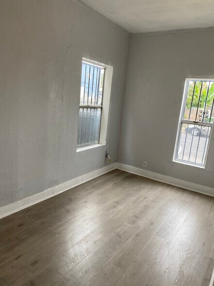 Building Photo - 813 W 43rd St
