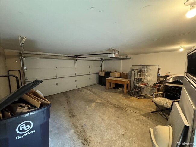 Building Photo - 115 Georgetown Square N