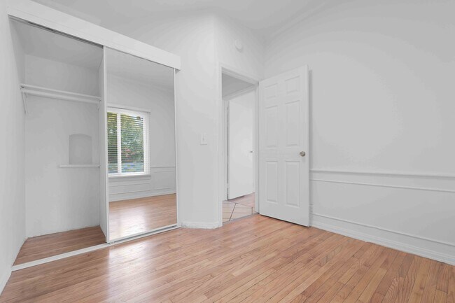 Building Photo - 2452 W 18th St