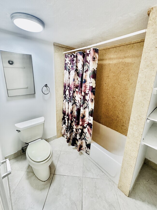 Building Photo - 826 Wiggins Pass Rd