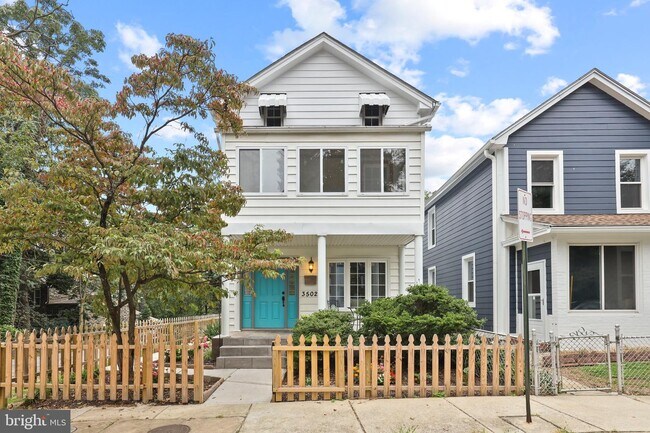 Building Photo - 3502 Buena Vista Ave