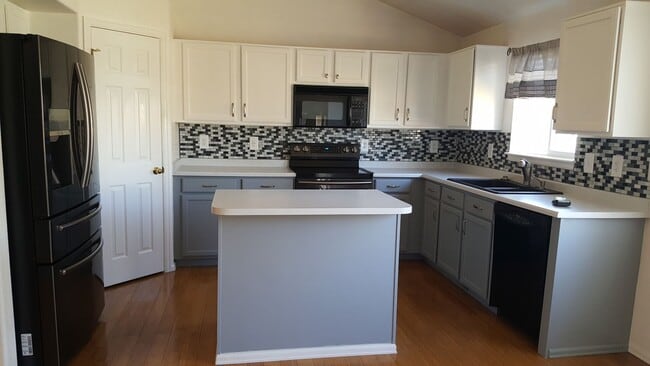 Building Photo - 1313 Laurel Ct