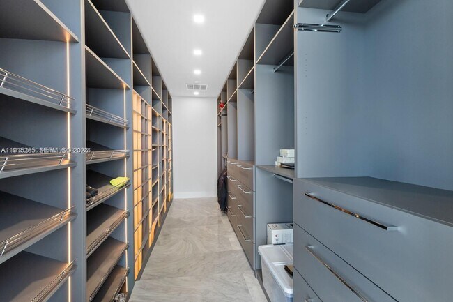 Building Photo - 1451 Brickell Ave