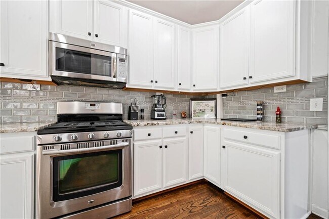 Building Photo - 3338 Hackmatack Dr NW