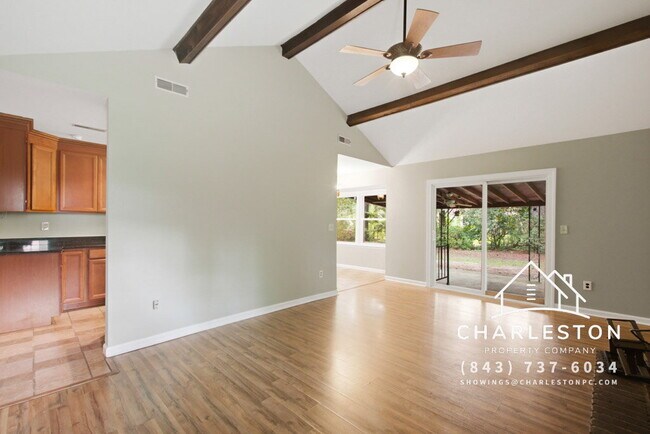 Building Photo - 2067 Dogwood Rd