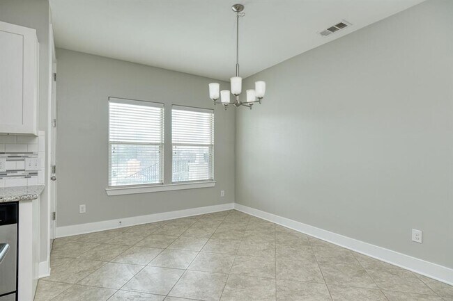 Building Photo - 605 Pecan Ave