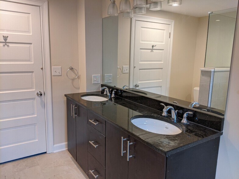 Building Photo - 1025 Sherman Ave