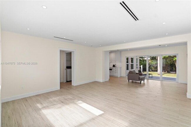 Building Photo - 251 NE 44th St