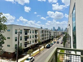 Building Photo - 1800 E 4th St