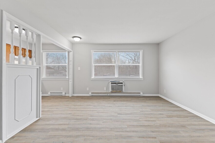 Building Photo - 4200 N Arlington Ave
