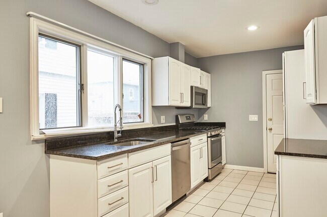Building Photo - 50 Mansfield St
